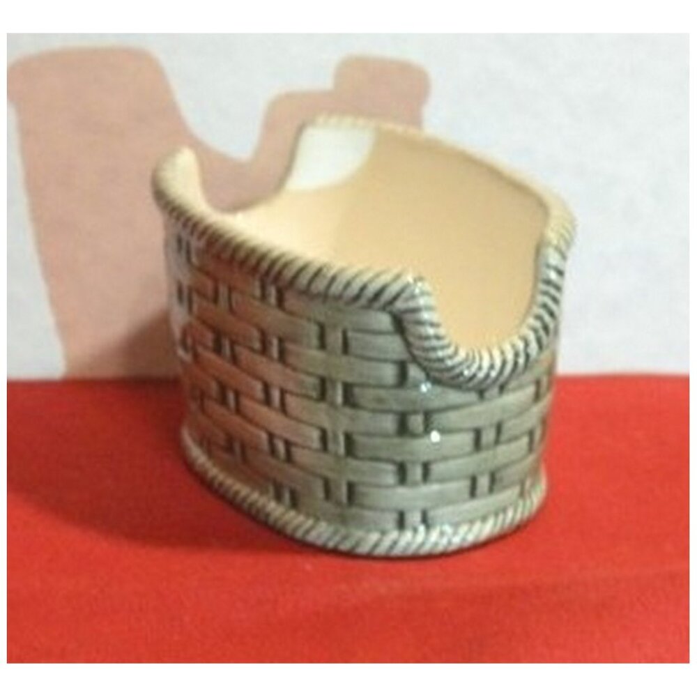 Green Ceramic Basket Figurine Spoon Rest? Freestanding ~3-7/8" long - Picture 2 of 6